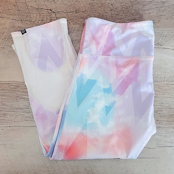 Onzie Candy Cloud Yoga Pastel Sprinter Capri Leggings Size S/M - Picture 4 of 11